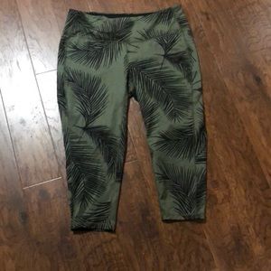 Green Palm Leaf Capri Length Leggings